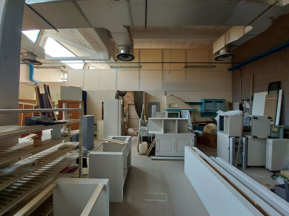 #18258 Capannone commerciale con show room e pertinenza esclusiva in vendita - foto 17