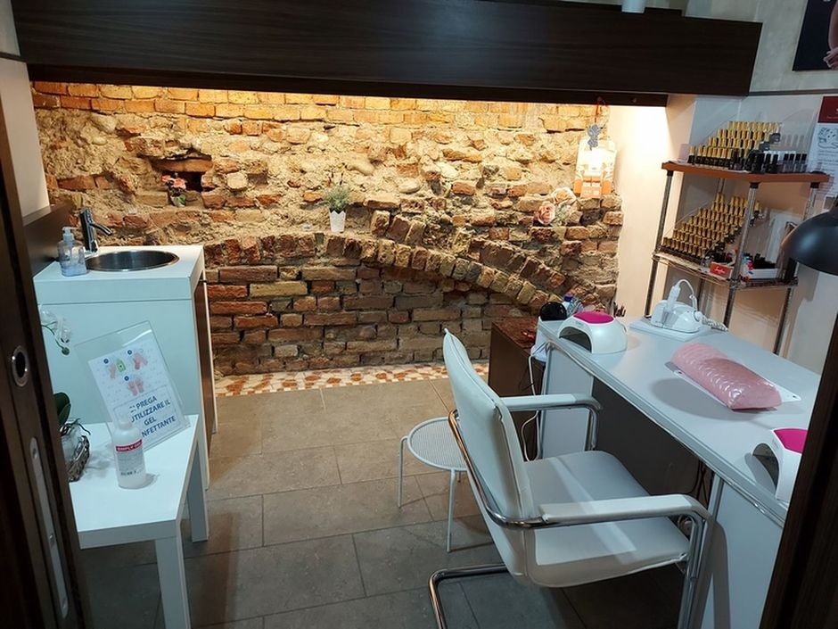 #18276 Locale commerciale al piano terra con posto auto e cantina in vendita - foto 11