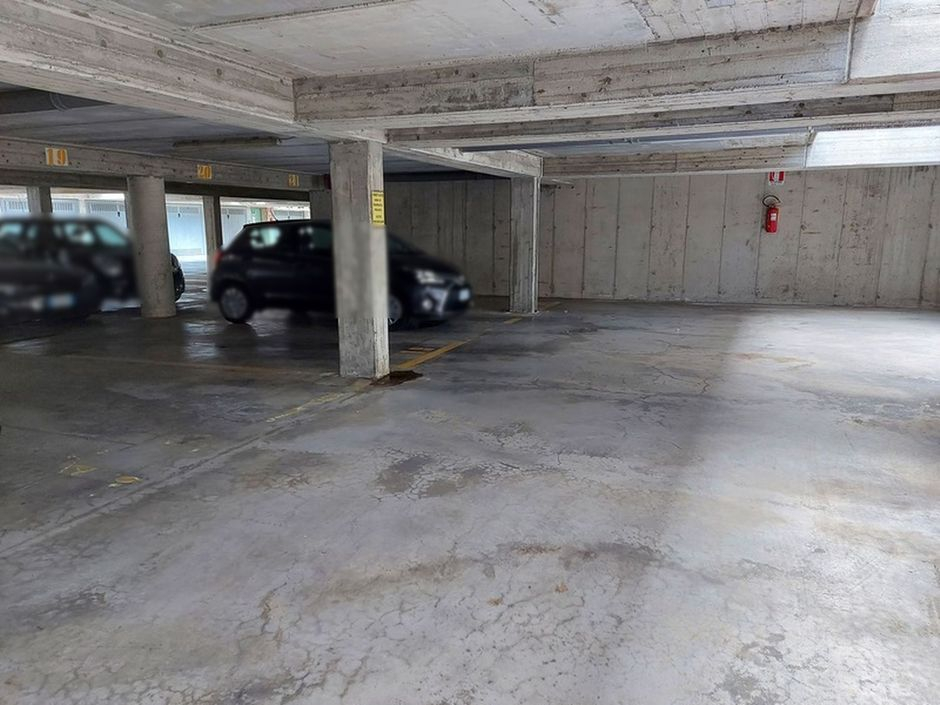 #18276 Locale commerciale al piano terra con posto auto e cantina in vendita - foto 16