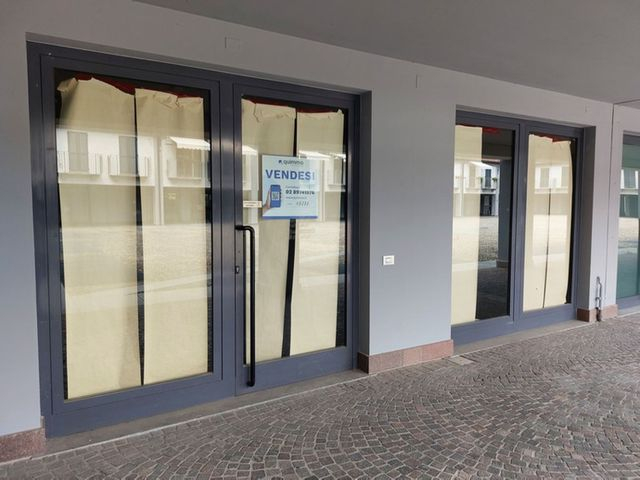 Negozi in vendita