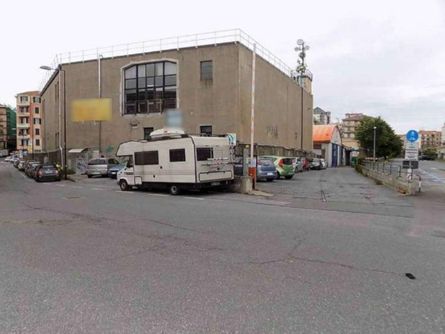 Complessi commerciali in vendita