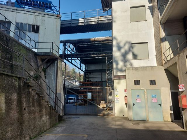 Complessi commerciali in vendita