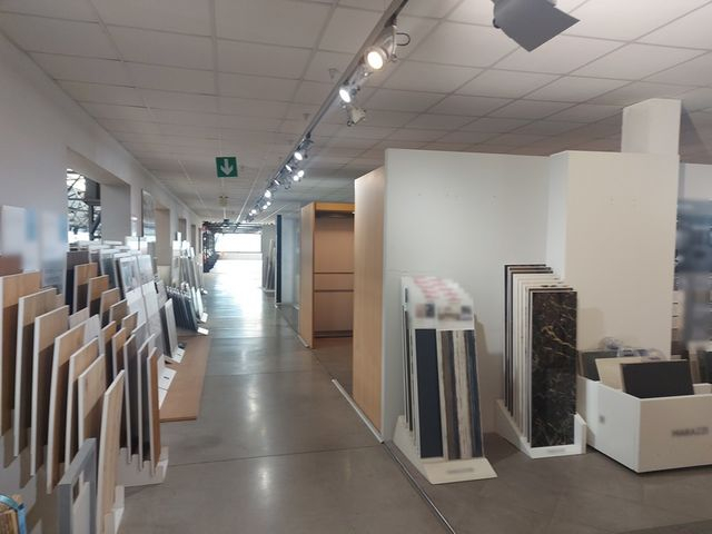 Complessi commerciali in vendita