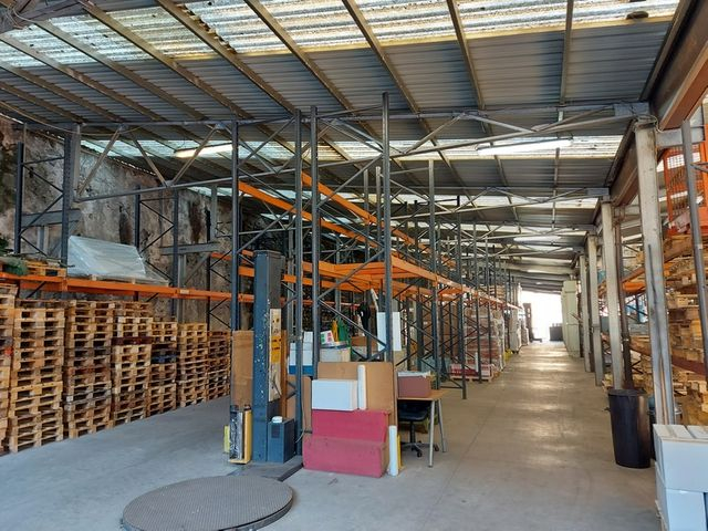 Complessi commerciali in vendita