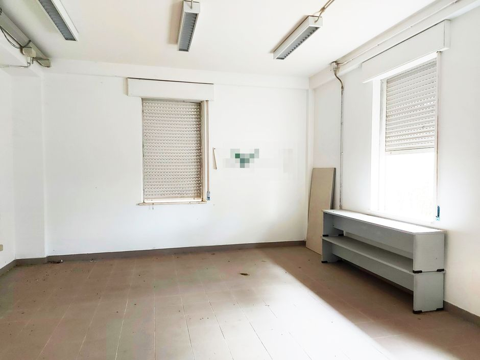 #18475 Capannone direzionale/artigianale con ampia area pertinenziale in vendita - foto 12