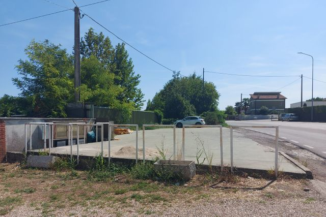 Negozi in vendita