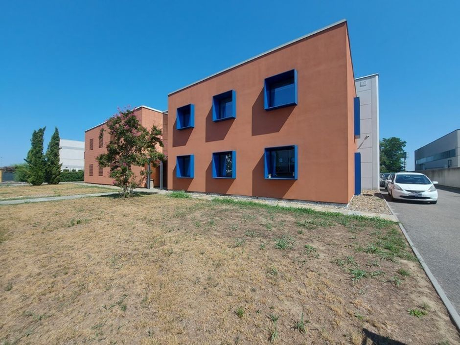 #18665 Capannone con uffici e area scoperta esclusiva in vendita - foto 2