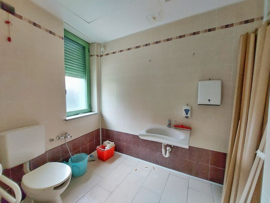 #18769 Negozio al piano terra con due garage in vendita - foto 4