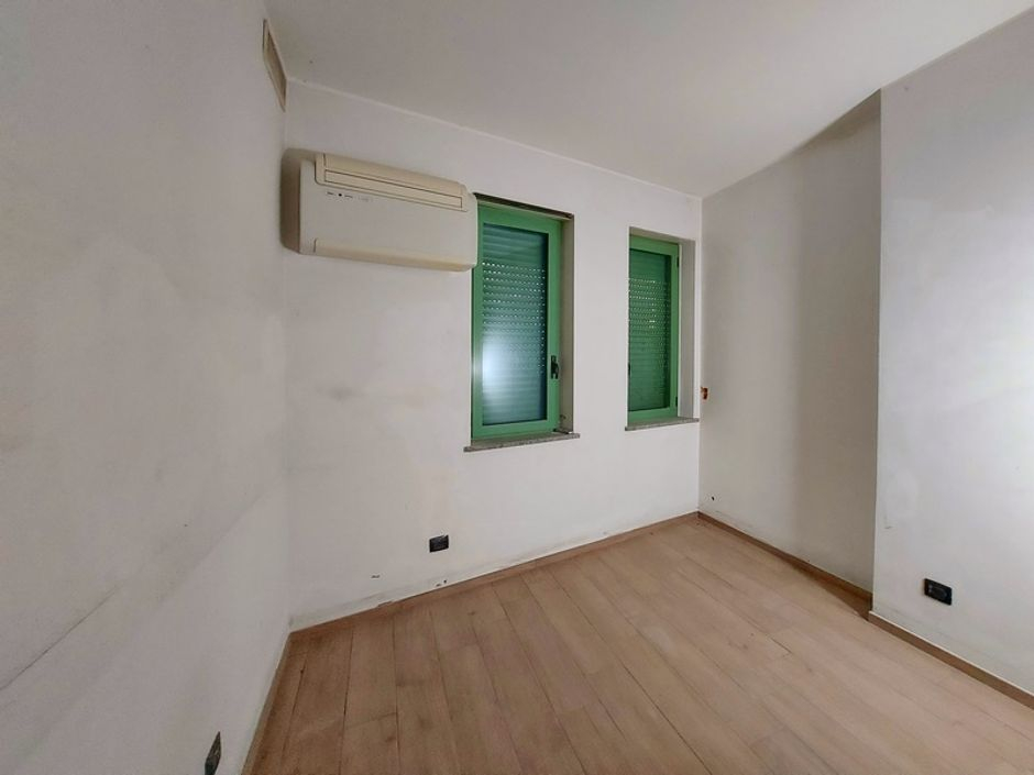 #18769 Negozio al piano terra con due garage in vendita - foto 6