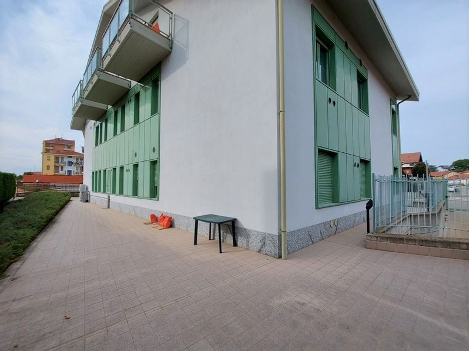 #18769 Negozio al piano terra con due garage in vendita - foto 13