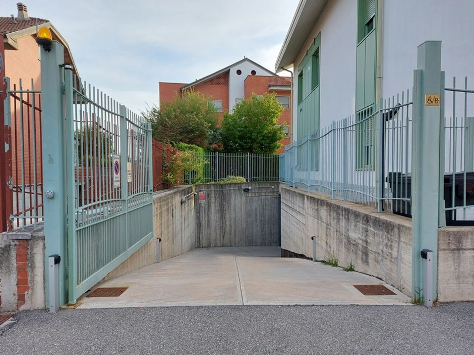 #18769 Negozio al piano terra con due garage in vendita - foto 14