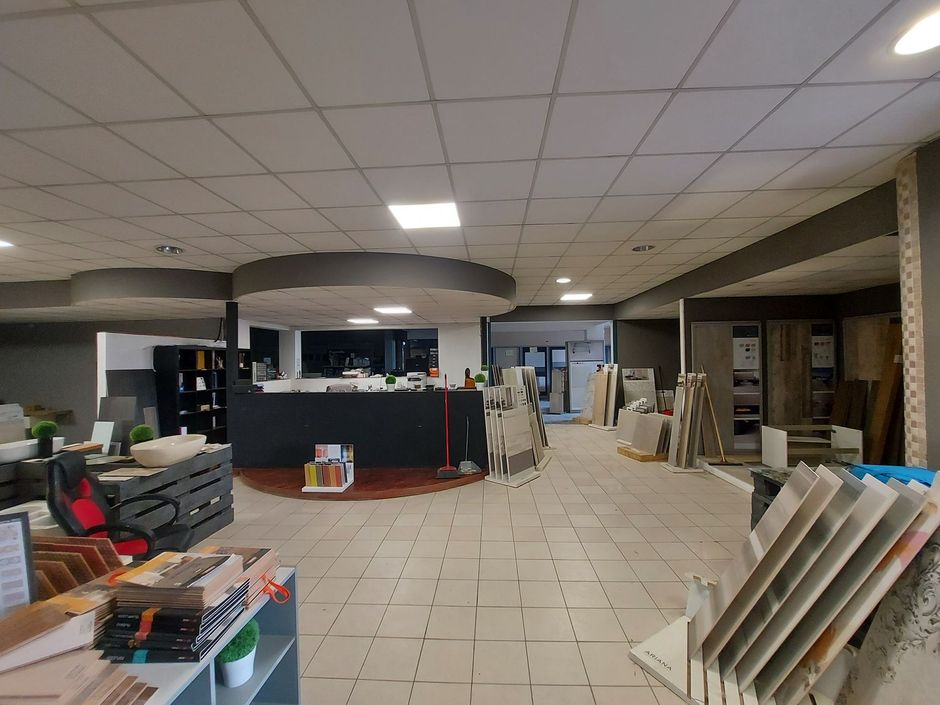 #18950 Capannone con zona espositiva e corte in vendita - foto 6