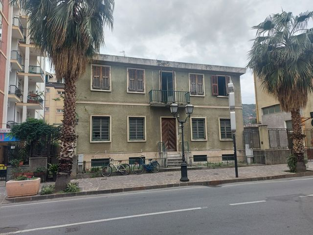 Palazzi in vendita