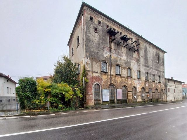 Palazzi in vendita