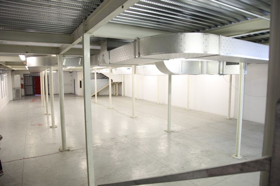 #1926 Magazzino in complesso industriale in vendita - foto 2
