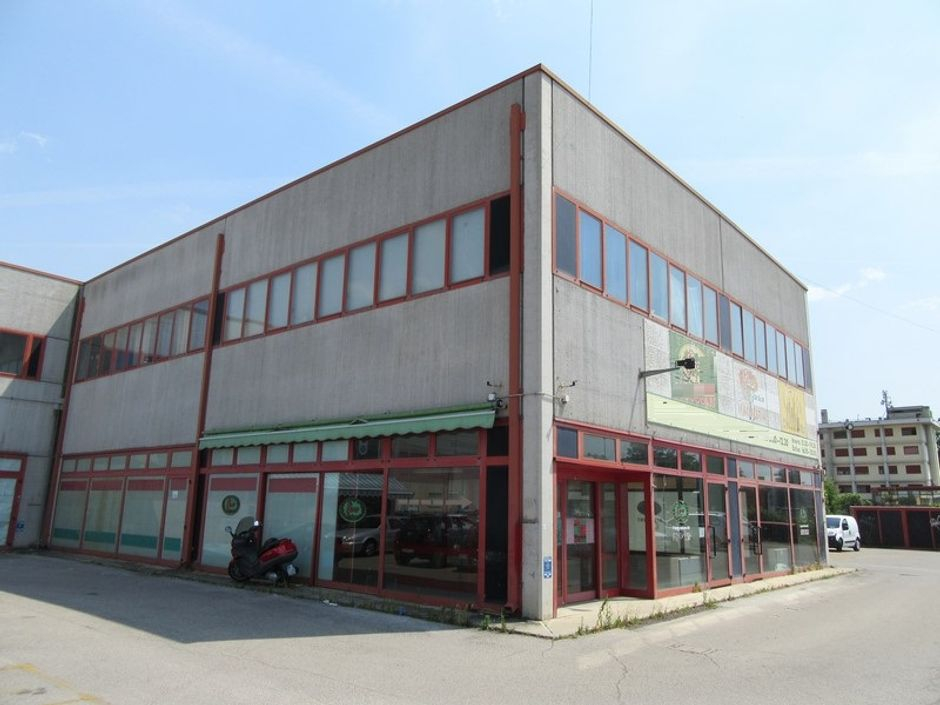 #1961 Locale commerciale al piano terra in vendita - foto 8