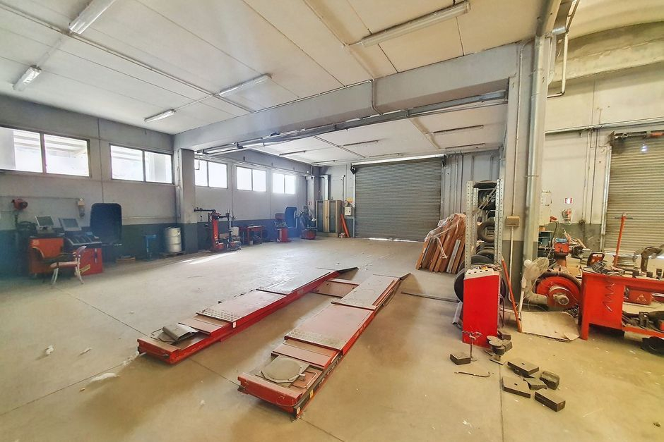 #19694 Capannone industriale con uffici e corte esterna in vendita - foto 3
