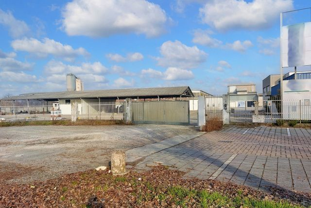 Fabbricati industriali in vendita