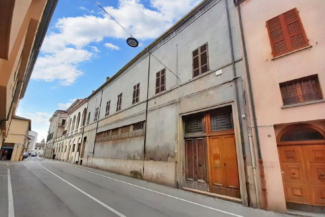Locali deposito in vendita