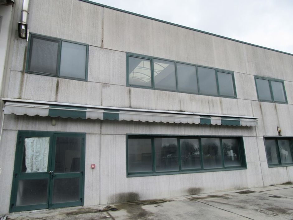 #2137 Magazzino con uffici in vendita - foto 2
