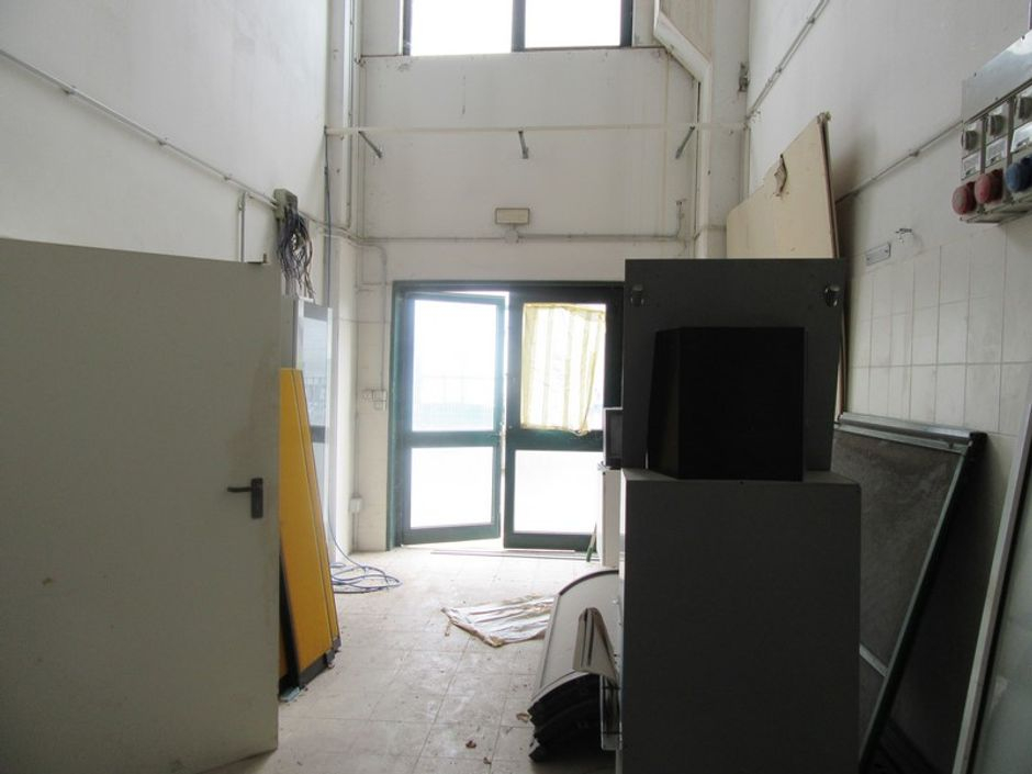#2137 Magazzino con uffici in vendita - foto 3