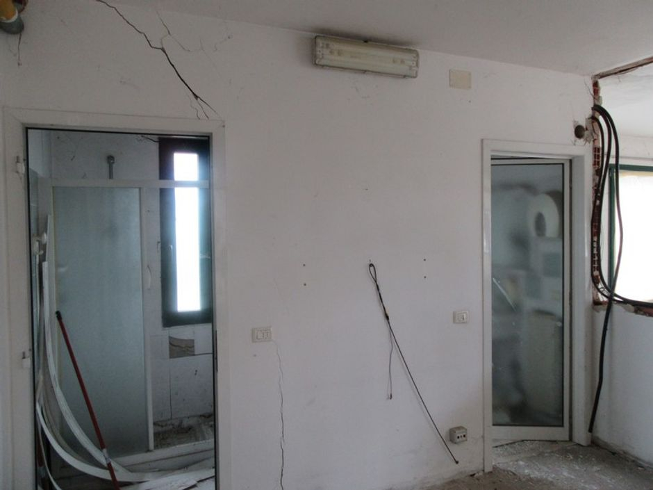 #2137 Magazzino con uffici in vendita - foto 7