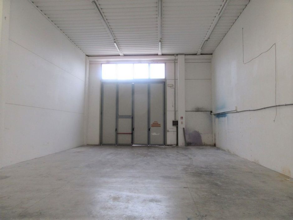 #2138 Magazzino con residenza ed uffici in vendita - foto 2