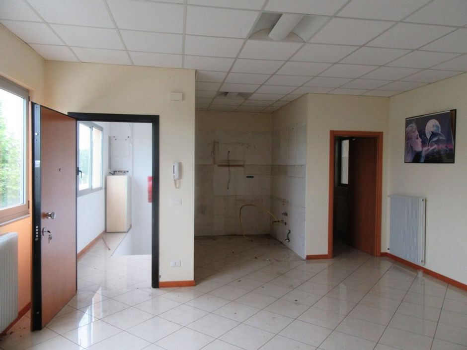 #2138 Magazzino con residenza ed uffici in vendita - foto 6