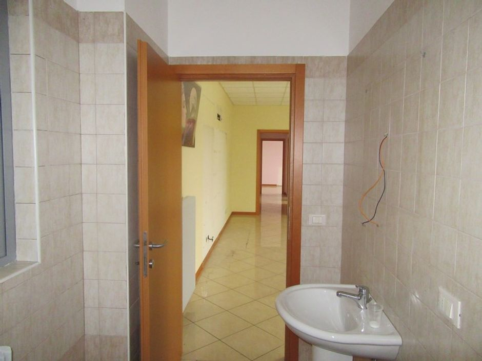 #2138 Magazzino con residenza ed uffici in vendita - foto 7