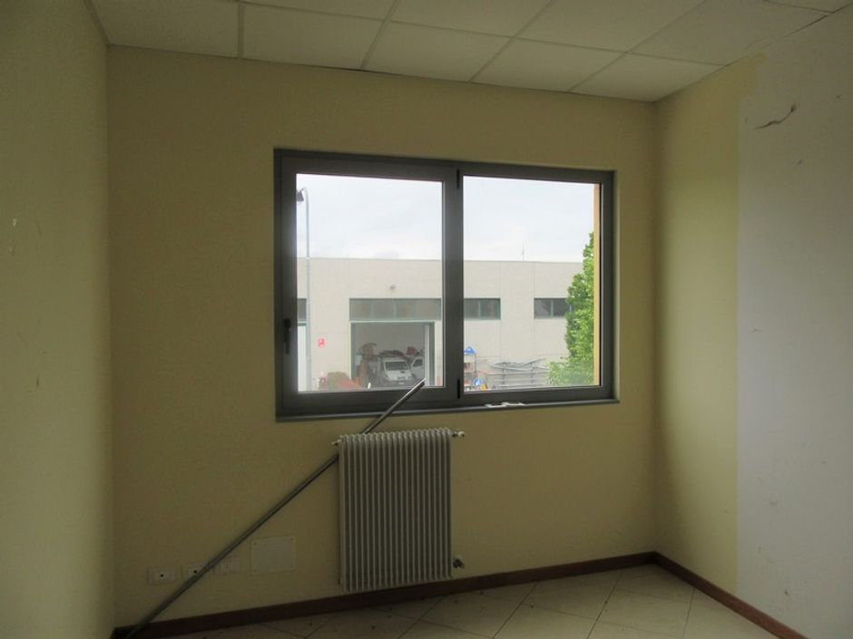 #2138 Magazzino con residenza ed uffici in vendita - foto 9