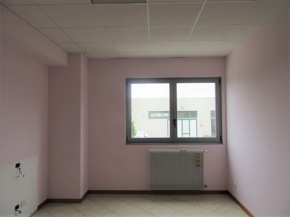 #2138 Magazzino con residenza ed uffici in vendita - foto 11