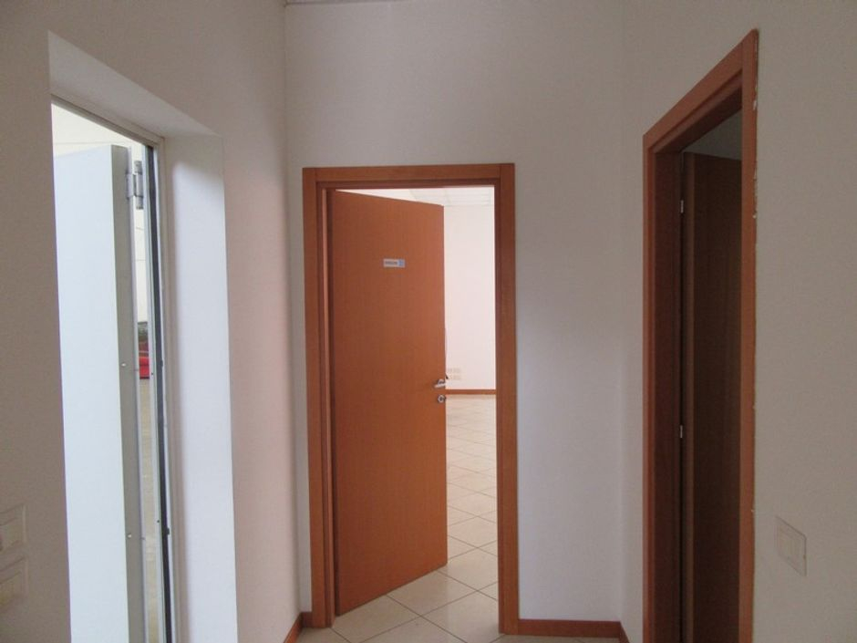 #2139 Magazzino con residenza ed uffici in vendita - foto 6