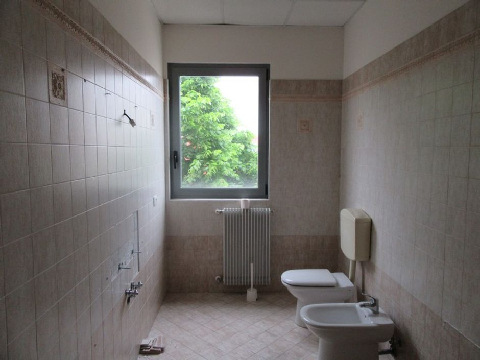 #2139 Magazzino con residenza ed uffici in vendita - foto 10