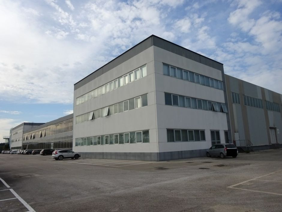 #2158 Stabilimento produttivo con palazzina uffici in vendita - foto 1