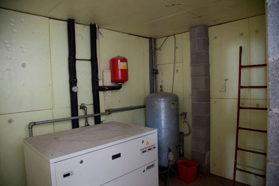 #2170 Laboratorio su due livelli con corte in vendita - foto 3
