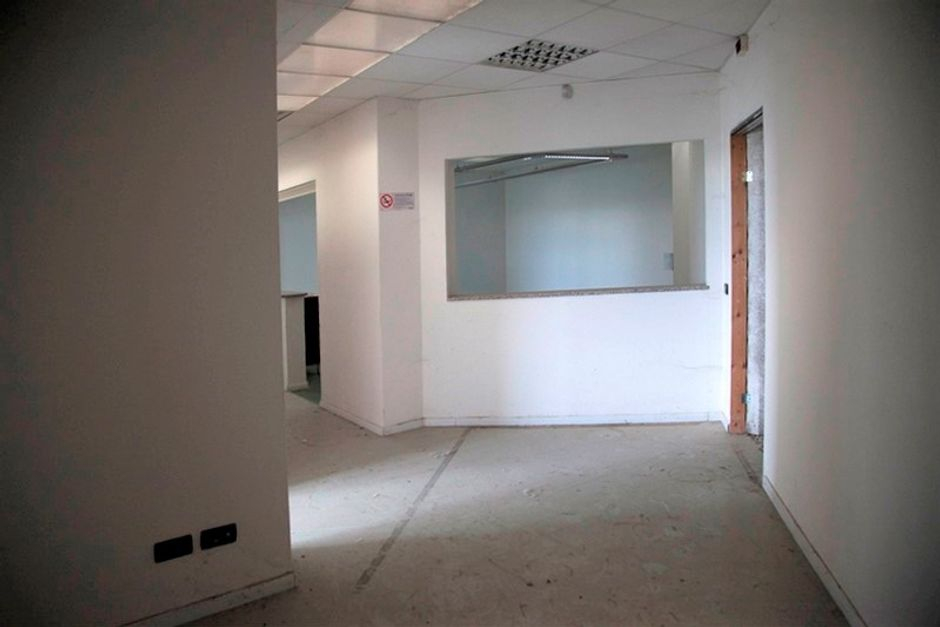 #2170 Laboratorio su due livelli con corte in vendita - foto 5
