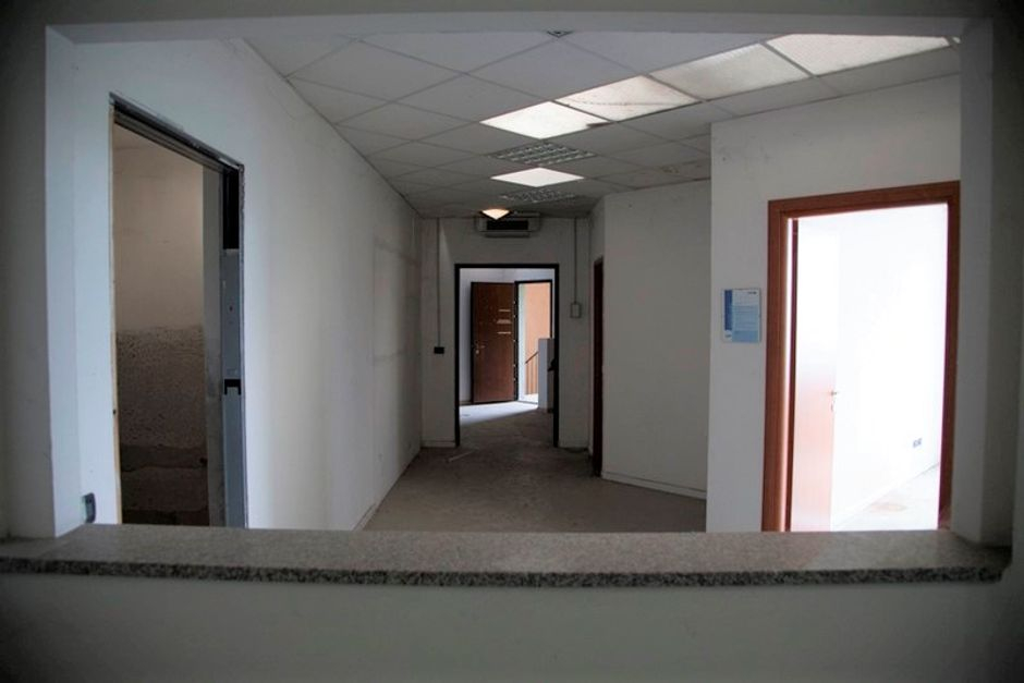 #2170 Laboratorio su due livelli con corte in vendita - foto 6