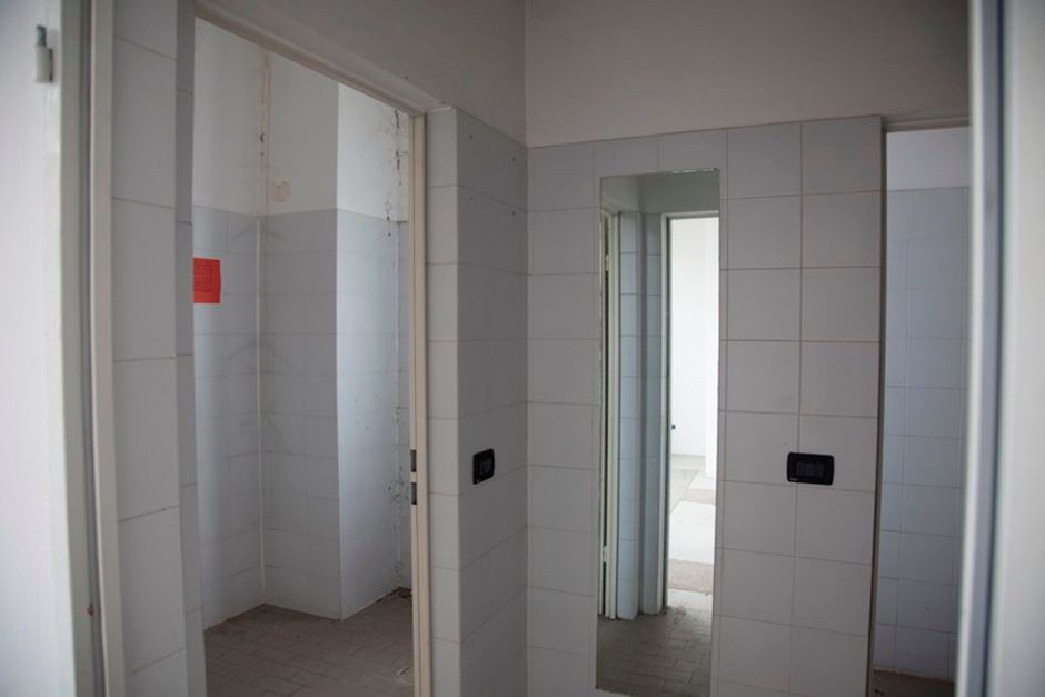 #2170 Laboratorio su due livelli con corte in vendita - foto 11