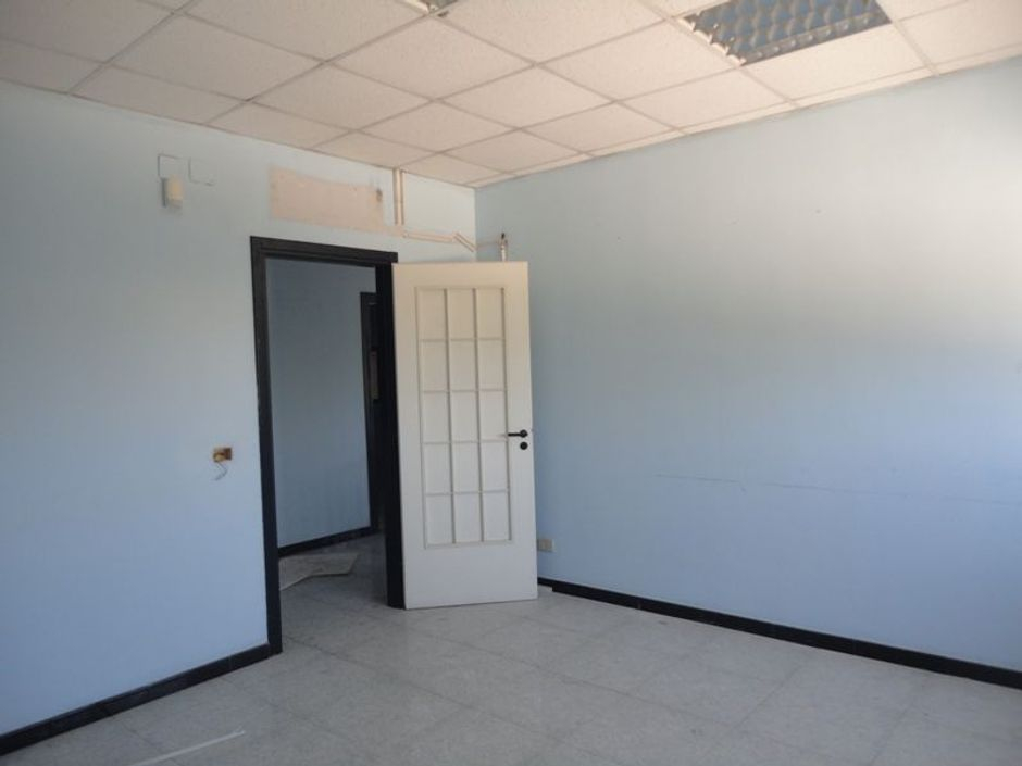 #2181 Capannone commerciale con uffici e corte esterna in vendita - foto 10