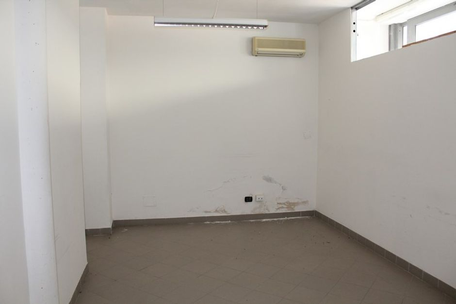 #2206 Negozio al piano terra in vendita - foto 4