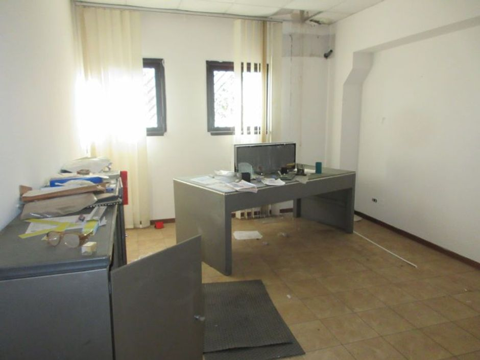 #2213 Capannone con uffici e ampia corte esclusiva in vendita - foto 12