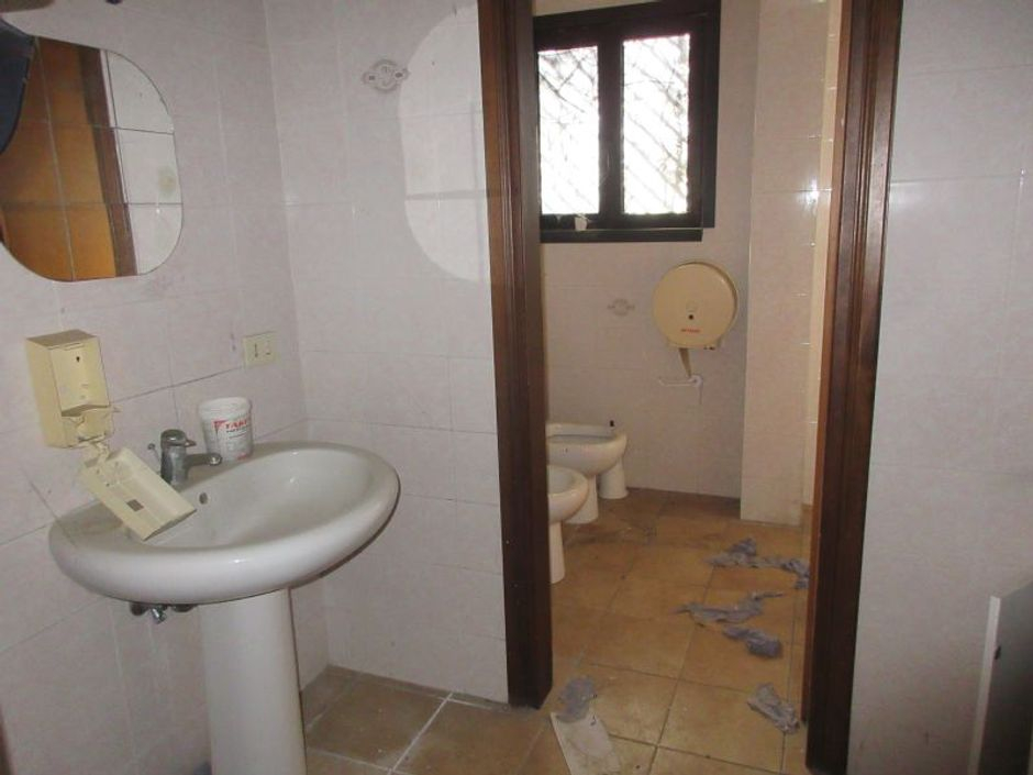 #2213 Capannone con uffici e ampia corte esclusiva in vendita - foto 14