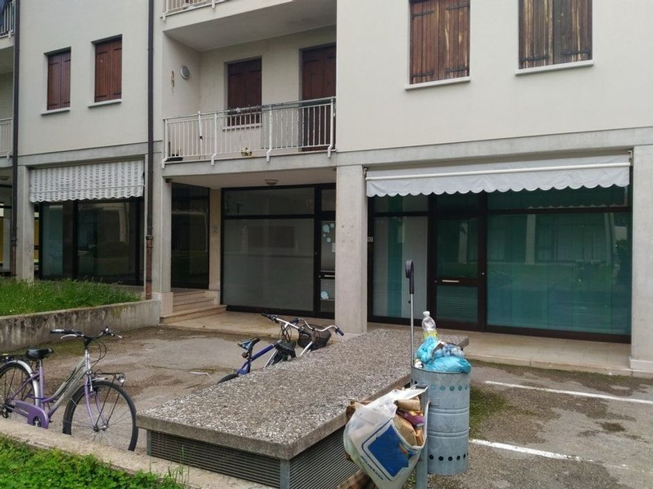 #2258 Negozio in complesso residenziale in vendita - foto 2