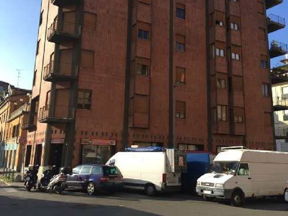 #2263 Locale commerciale con magazzino in vendita - foto 2