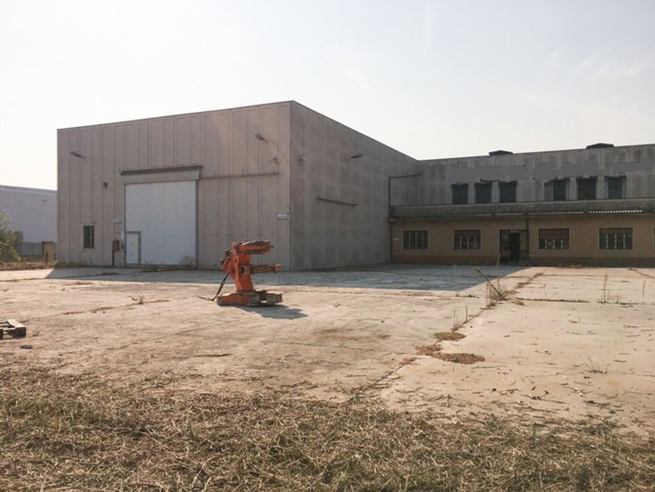 #2266 Fabbricato industriale con terreni in vendita - foto 1