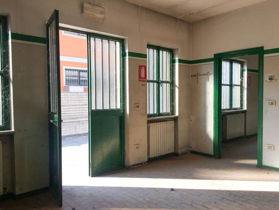 #2266 Fabbricato industriale con terreni in vendita - foto 10