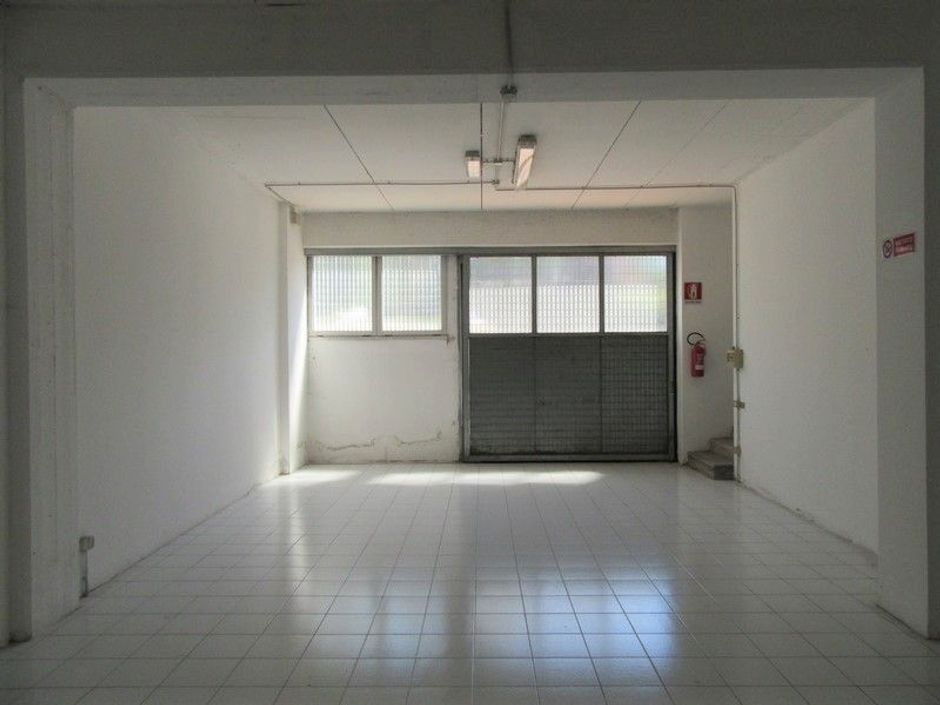 #2302 Supermercato e parcheggi al piano interrato in vendita - foto 4