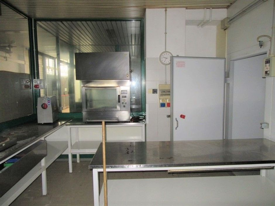 #2302 Supermercato e parcheggi al piano interrato in vendita - foto 5