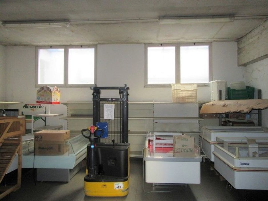 #2302 Supermercato e parcheggi al piano interrato in vendita - foto 6