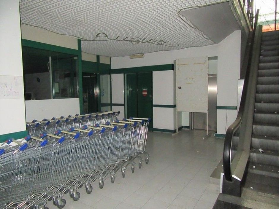 #2302 Supermercato e parcheggi al piano interrato in vendita - foto 9